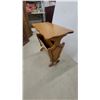 Image 2 : Maple Magazine Rack Side Table with Scalloped Edges and Shield Panel Design 24 x 13 x 24"