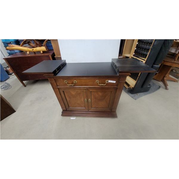 Bernhardt Dinning Server Rolling 35 x 40 x 19" and Extened Size 35 x 60 x 19"