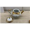 Image 5 : Wiesterling Bavaria 17-Piece Tea Set - Venice Theme, Gold Trim, Teapot/Creamer/Sugar/Cups/Saucers