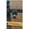 Image 10 : Antique Flat-Top Steamer Trunk with Oak Slats, Metal Hardware & Inside Tray, 20 x 28 x 19
