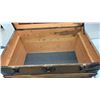 Image 8 : Antique Flat-Top Steamer Trunk with Oak Slats, Metal Hardware & Inside Tray, 20 x 28 x 19