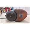 Image 6 : Vintage Neptune Outboard Boat Motor with Propeller and Transom Mount