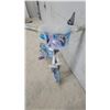 Image 2 : Disney Frozen 12" Girls Bicycle with Training Wheels, Basket, and Bell