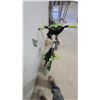 Image 3 : Huffy Marvel Hulk 16" Boys' Bicycle with Training Wheels, Black/Green
