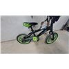 Image 4 : Huffy Marvel Hulk 16" Boys' Bicycle with Training Wheels, Black/Green