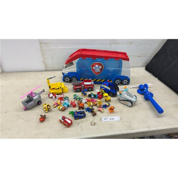 PAW Patrol Mission Cruiser with Vehicles, Figures, and Accessories Lot