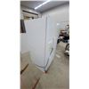 Image 4 : Kenmore Side-By-Side Refrigerator with Ice and Water Dispenser, White 66 x 33 x 30"