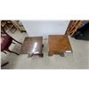 Image 5 : Pair of Wooden Pedestal End Tables with Turned Columns and Square Tops 16 x 18 x 18"