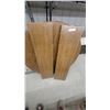 Image 3 : Oak Oval Dining Table with 2 Extension Leaves and 4 Turned Legs 30" Hgt.48" Diameter and