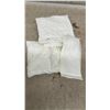 Image 5 : Vintage Linen Placemats & Napkins, Embroidered Pieces & Tablecloth 47.5 x 63.5
