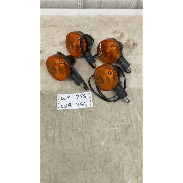 1981 Suzuki OEM 12-Volt Front and Rear Signal Blinker Lights, Part No. 35601-48522-999
