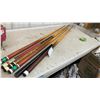 Image 1 : 5 Vintage Billiard Cue Sticks and 1 Rest