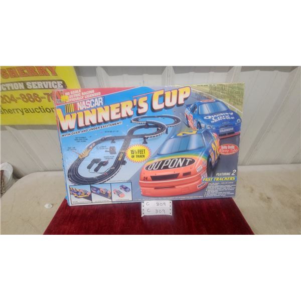 Life-Like NASCAR Winner's Cup Ho Scale Electric Slot Car Racing Set with 15 1/2 Feet of Track