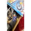 Image 7 : Life-Like NASCAR Winner's Cup Ho Scale Electric Slot Car Racing Set with 15 1/2 Feet of Track