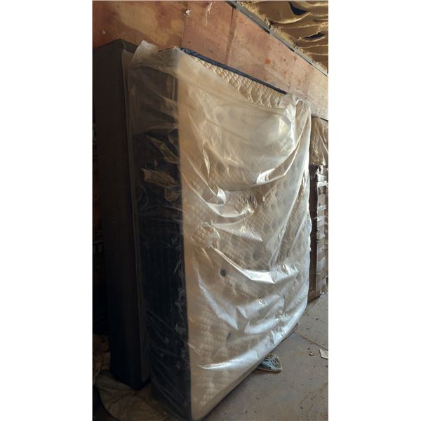 King Size Mattress and Split Boxspring