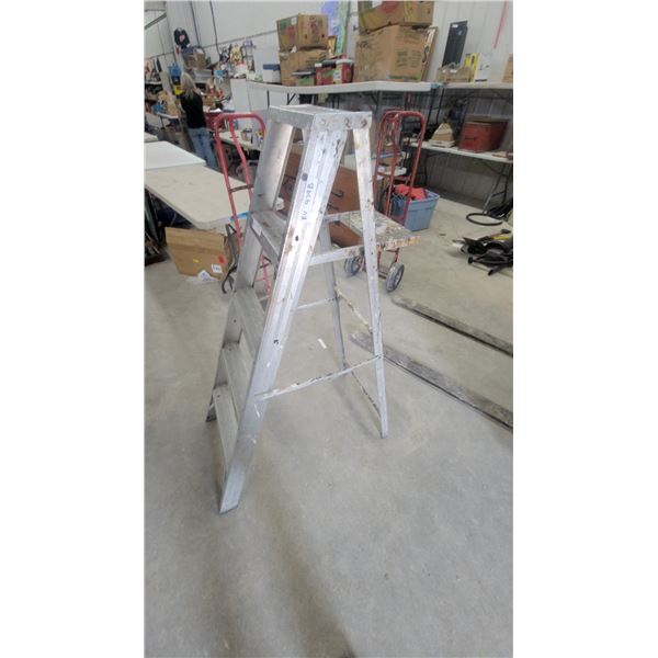 Aluminum A-Frame Step Ladder, 5'