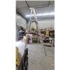 Image 4 : Aluminum A-Frame Step Ladder, 10'