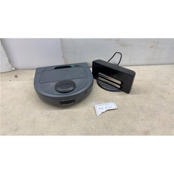 Neato Botvac D3 Connected Robot Vacuum with Charger
