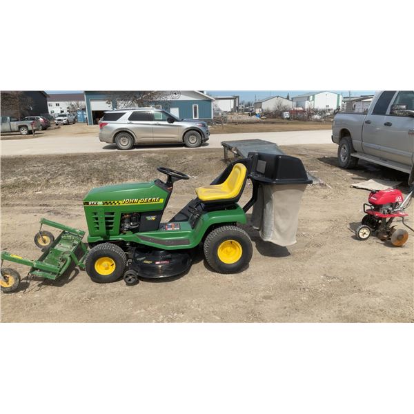 John Deere STX 38 Lawn Tractor, 1 Owner, 13hp, w/ Bagger and Aerator.