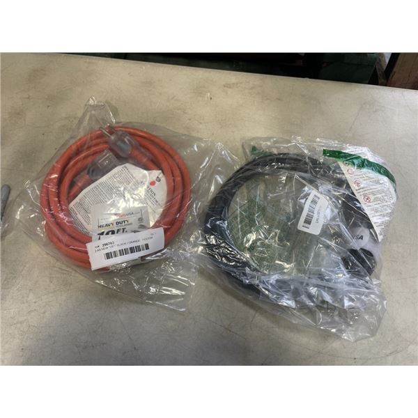 2 AS NEW 10FT BLACK / ORANGE  INDOOR OUTDOOR HEAVY DUTY LIGHTED 3 WIRE GROUNDED EXTENSION CORDS 12AW