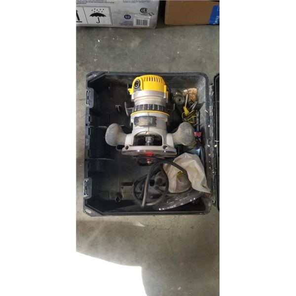 DEWALT DW6184 ROUTER IN CASE