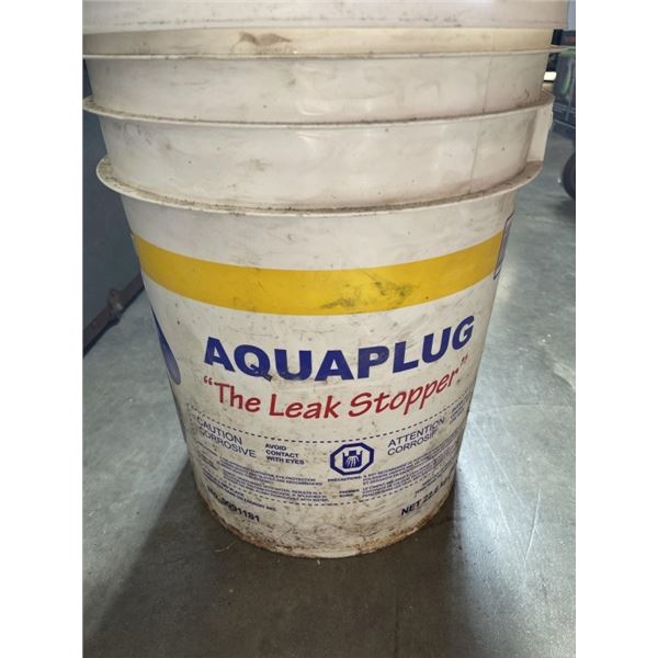 PAIL OF AQUA PLUG LEAK STOPPER