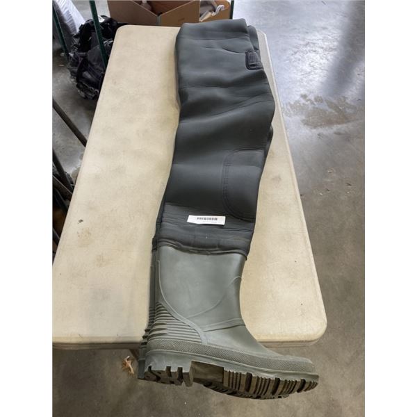 SIZE 9 NEOPRENE WADERS