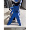 Image 3 : 2 POWER FIST JACK STANDS