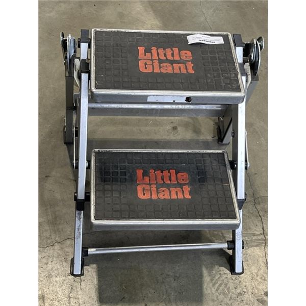 LITTLE GIANT FOLDING WORK STATION LADDER