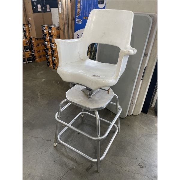 LARGE  SWIVEL ALUMINUM BOAT / FISHING CHAIR