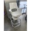 Image 2 : LARGE  SWIVEL ALUMINUM BOAT / FISHING CHAIR
