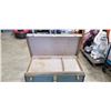 Image 2 : ANTIQUE SHIPPING TRUNK