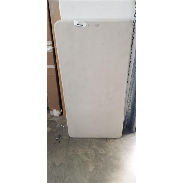 PLASTIC FOLDING 4FT MARKET TABLE