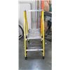 Image 1 : FEATHERLIGHT FIBERGLASS STEP LADDER WITH PLATFORM