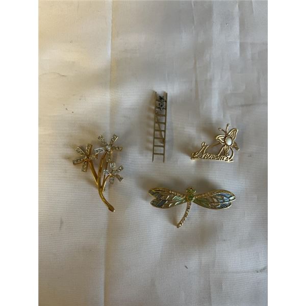 4 VINTAGE GOLD TONE BROOCHES