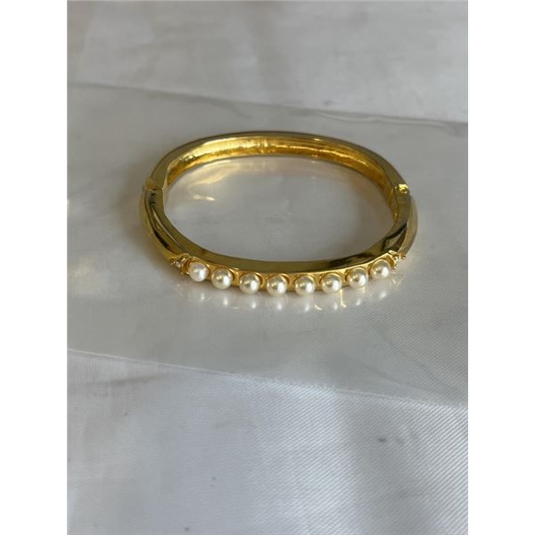 GOLD TONE HINGED BRACELET