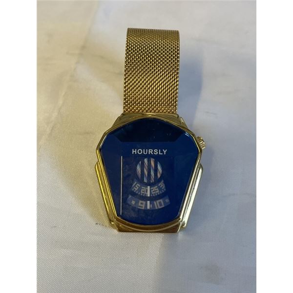 GOLD PLATED STAINLESS STEEL QUARTZ WATCH, HOURSLY, 6617 D MADE IN PRC BATTERY REQUIRED