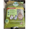 Image 2 : BAG OF OXFORD HAY BLEND AND BAG OF ADULT RABBIT FOOD