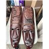 Image 3 : TOTE OF WOOD CARVINGS AND WALL HANGINGS