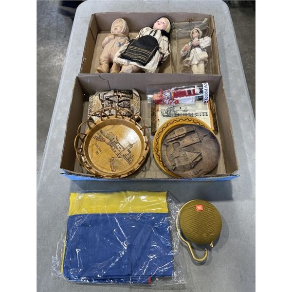 2 TRAYS OF ANTIQUE COLLECTOR DOLLS, PLATES ETC