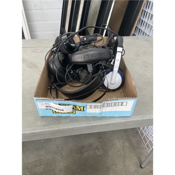 TRAY OF VARIOUS HEADPHONES