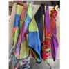 Image 2 : LARGE CASE OF NEW KIDS POPPER PARTY FAVOURS AND KITES