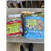 Image 1 : ALFALFA HAY AND BAG OF CHINCHILA FOOD