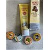 Image 2 : 2 BURTS BEES 6CT CLASSIC GIFT SETS IN TIN