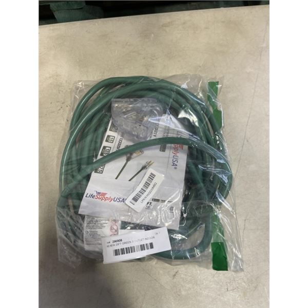 AS NEW 25FT GREEN 3 OUTLET INDOOR OUTDOOR HEAVY DUTY LIGHTED 3 WIRE GROUNDED EXTENSION CORD 12AWG