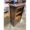 Image 3 : ANTIQUE OAK BOOKSHELF