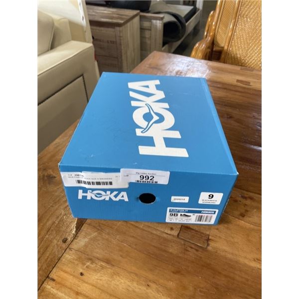 NEW PAIR OF HOKA SIZE 9 SNEAKERS