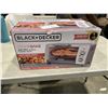 Image 2 : BLACK AND DECKER 4-SLICE AIR FRYER TOASTER OVEN - TESTED WORKING, RETAIL $179