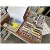 Image 4 : 4 NEW WOOD FLOORING REPAIR KITS