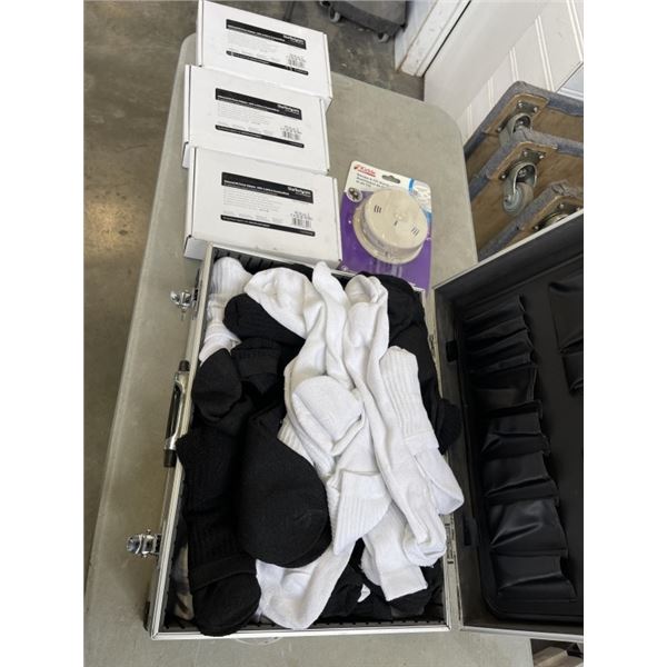 METAL CASE WITH SOCKS AND 3 BOXES STARTECH UNIVERSAL DC POWER ADAPTER